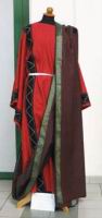 400, Rome - Costume feminin (4eme) - Dalmatique (rouge) et Stola (brune) (www.ladamedatours.com).gif